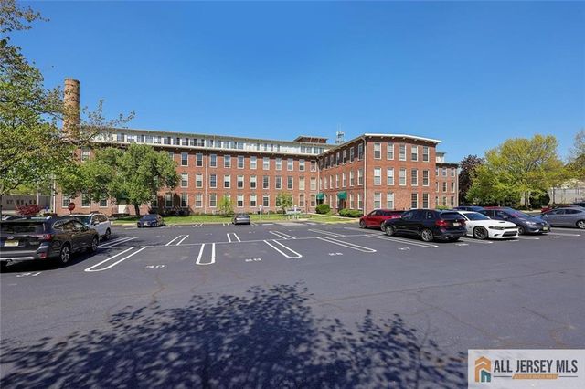 40 Washington Avenue 13, Milltown, NJ 08850
