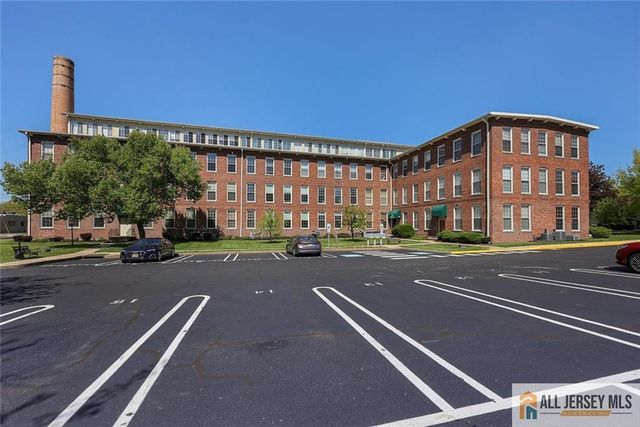 40 Washington Avenue 13, Milltown, NJ 08850