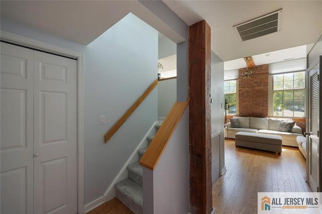 40 Washington Avenue 13, Milltown, NJ 08850