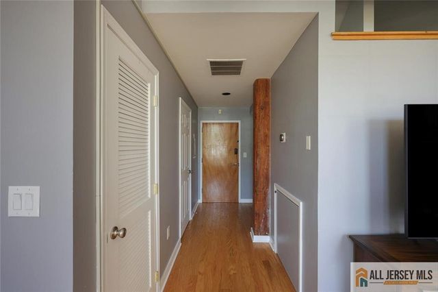 40 Washington Avenue 13, Milltown, NJ 08850