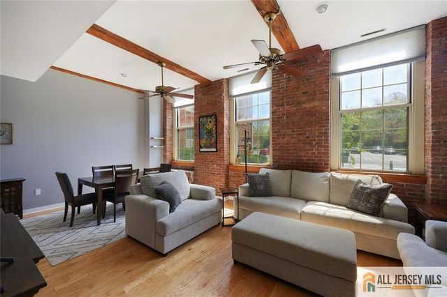 40 Washington Avenue 13, Milltown, NJ 08850