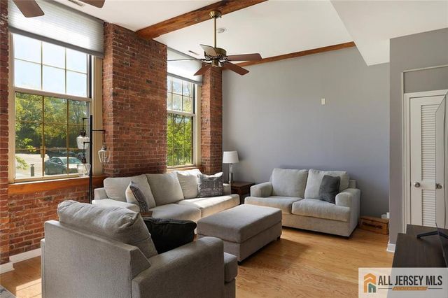 40 Washington Avenue 13, Milltown, NJ 08850