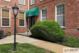 40 Washington Avenue 13, Milltown, NJ 08850