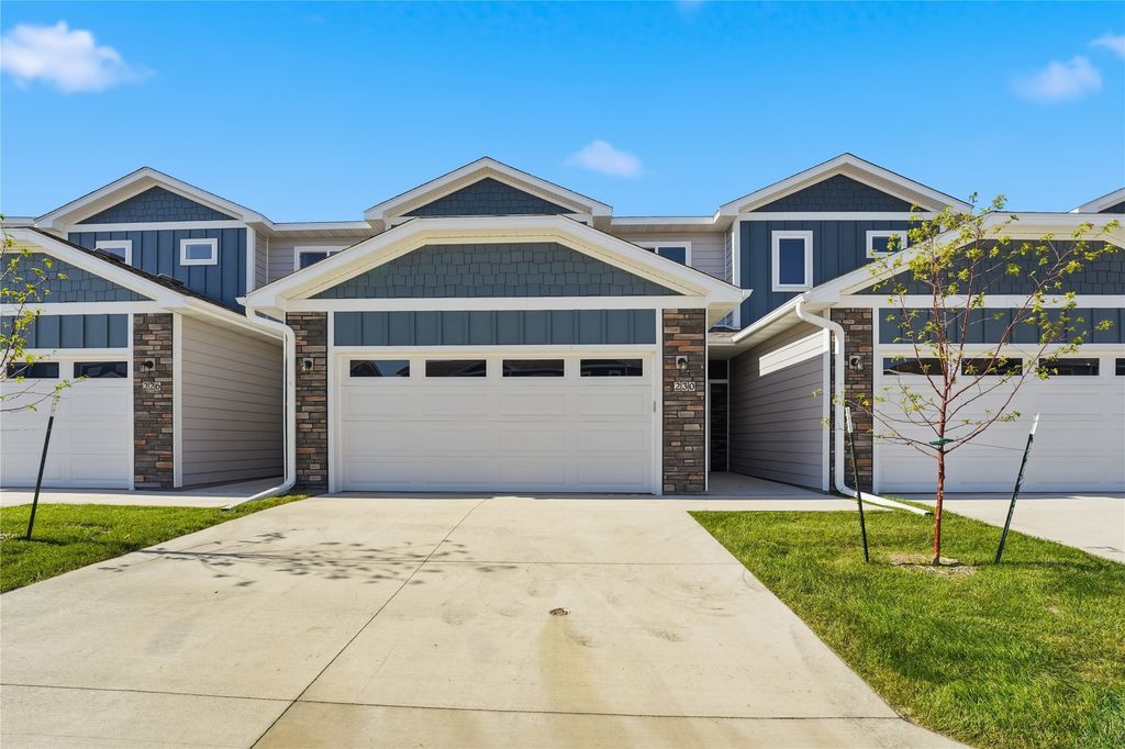 230 NW Waverly Drive, Waukee, IA 50263