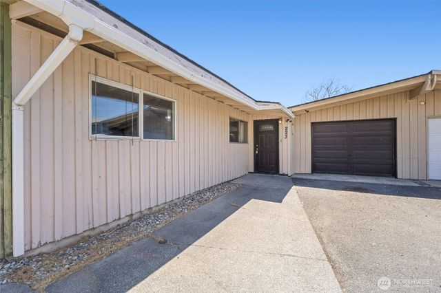 223 Carswell Drive, Moses Lake, WA 98837