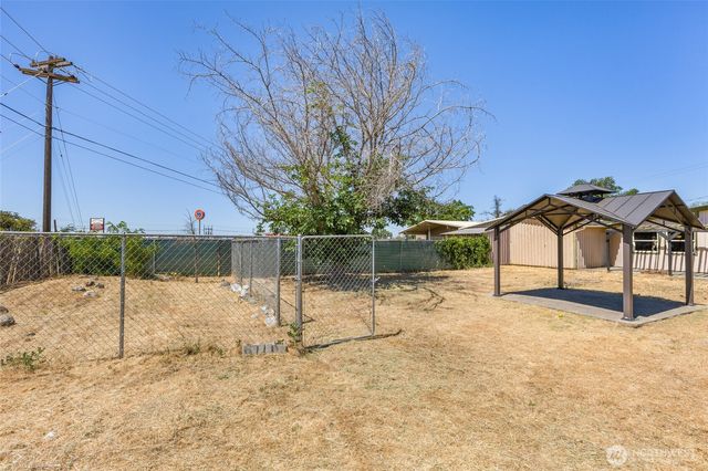 223 Carswell Drive, Moses Lake, WA 98837
