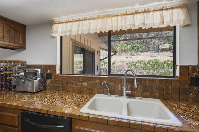 19525 Casner Rd, Ramona, CA 92065