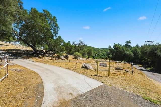 19525 Casner Rd, Ramona, CA 92065