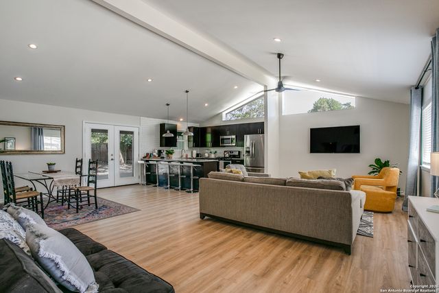 111 Warwich, San Antonio, TX 78216