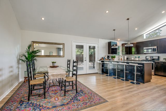 111 Warwich, San Antonio, TX 78216