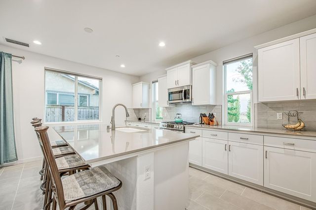 849 Livio Way, Madera, CA 93636