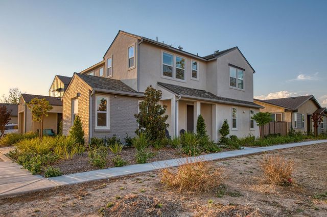 849 Livio Way, Madera, CA 93636