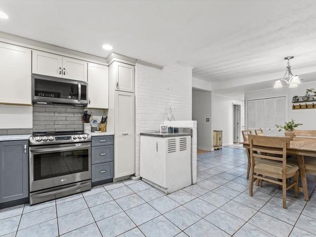 15 Rosslare Rd, Framingham, MA 01701