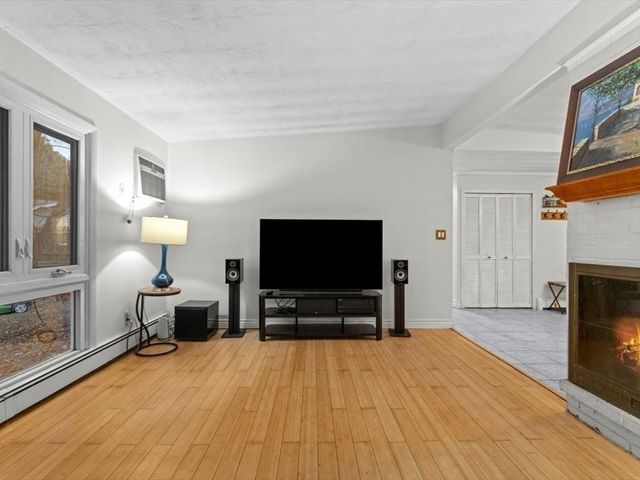 15 Rosslare Rd, Framingham, MA 01701