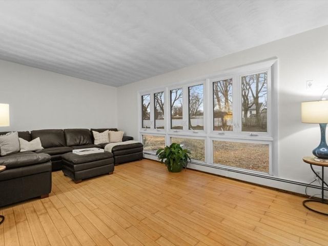 15 Rosslare Rd, Framingham, MA 01701