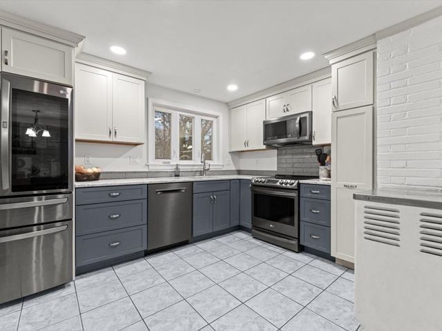 15 Rosslare Rd, Framingham, MA 01701