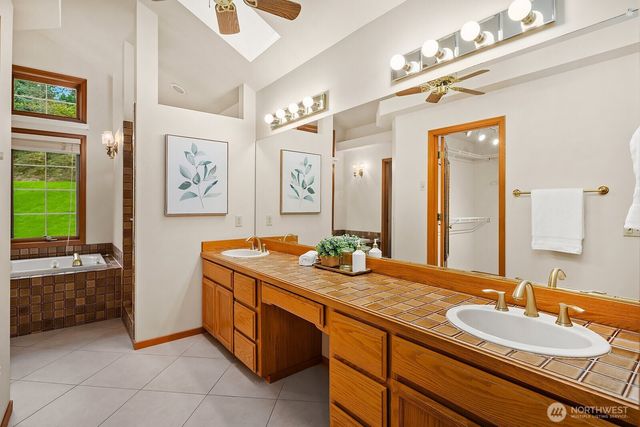 275 Mt Quay Drive NW, Issaquah, WA 98027