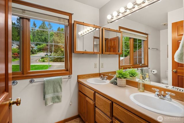 275 Mt Quay Drive NW, Issaquah, WA 98027