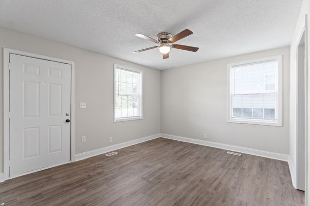 924 Woody Hills Dr, Clarksville, TN 37040
