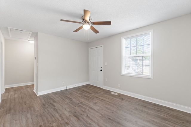 924 Woody Hills Dr, Clarksville, TN 37040