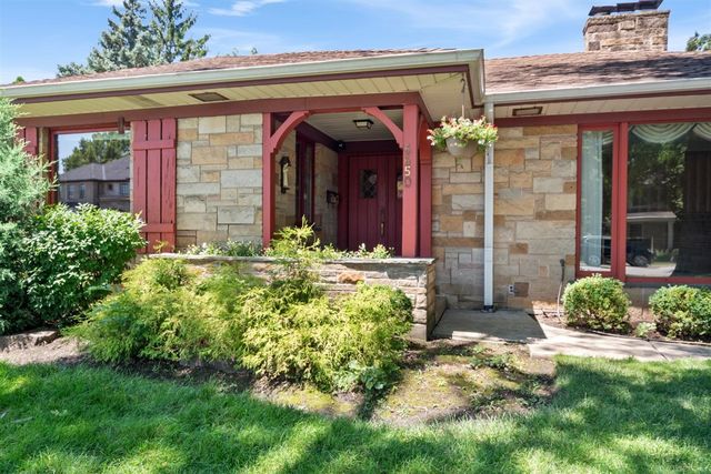 6650 N Lightfoot Avenue, Chicago, IL 60646