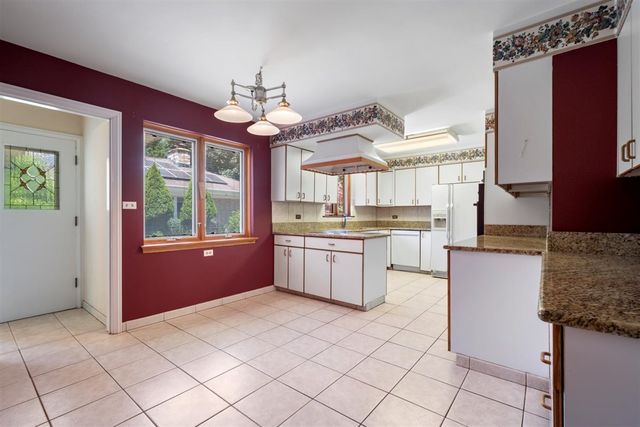 6650 N Lightfoot Avenue, Chicago, IL 60646