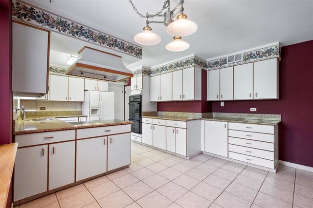 6650 N Lightfoot Avenue, Chicago, IL 60646
