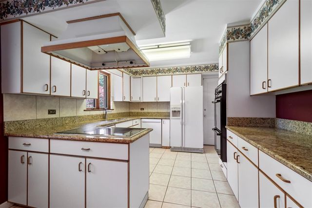 6650 N Lightfoot Avenue, Chicago, IL 60646