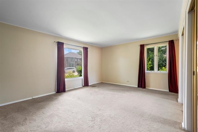 6650 N Lightfoot Avenue, Chicago, IL 60646