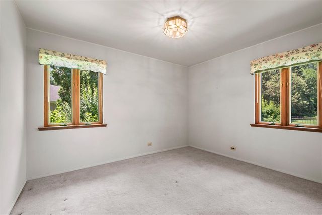 6650 N Lightfoot Avenue, Chicago, IL 60646