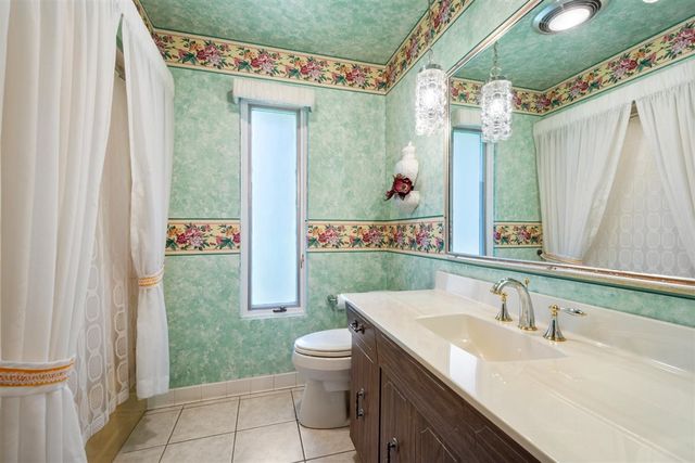 6650 N Lightfoot Avenue, Chicago, IL 60646