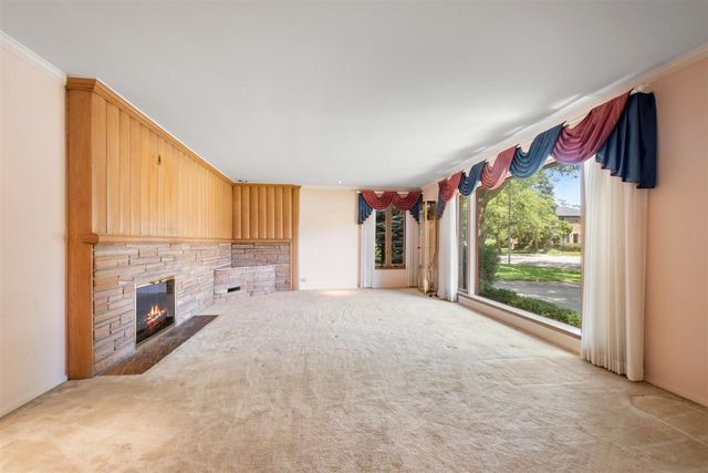 6650 N Lightfoot Avenue, Chicago, IL 60646