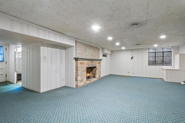 6650 N Lightfoot Avenue, Chicago, IL 60646