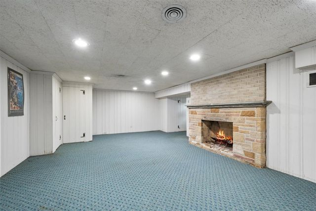 6650 N Lightfoot Avenue, Chicago, IL 60646