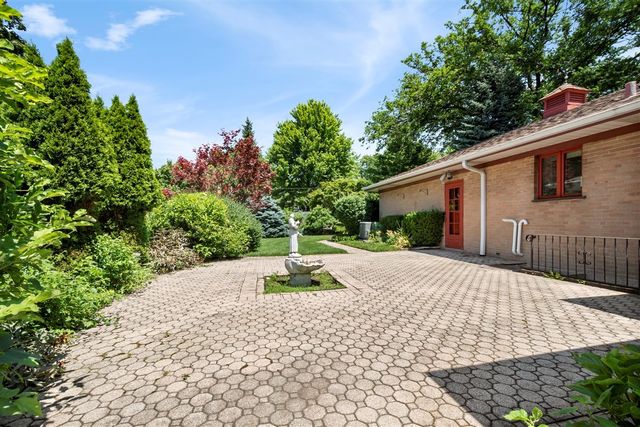 6650 N Lightfoot Avenue, Chicago, IL 60646
