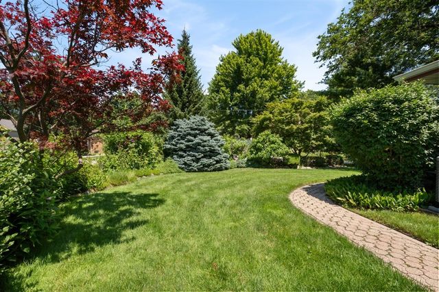 6650 N Lightfoot Avenue, Chicago, IL 60646