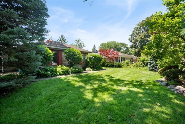 6650 N Lightfoot Avenue, Chicago, IL 60646