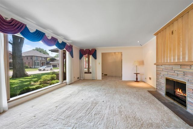 6650 N Lightfoot Avenue, Chicago, IL 60646