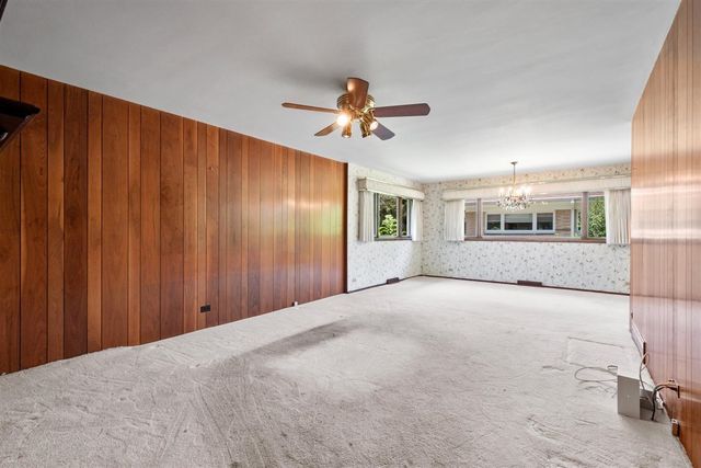 6650 N Lightfoot Avenue, Chicago, IL 60646