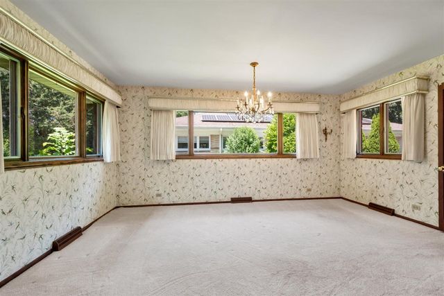 6650 N Lightfoot Avenue, Chicago, IL 60646