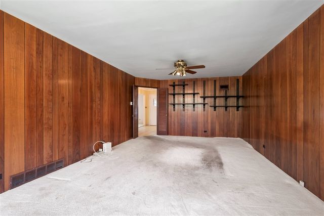 6650 N Lightfoot Avenue, Chicago, IL 60646