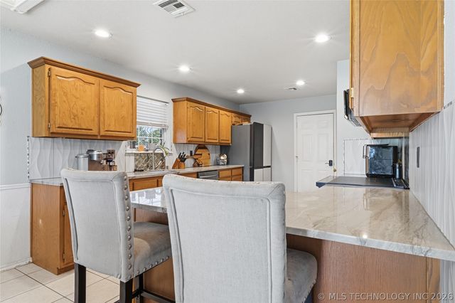 11915 N 108th East Avenue, Collinsville, OK 74021