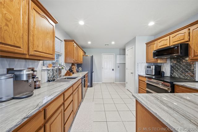 11915 N 108th East Avenue, Collinsville, OK 74021