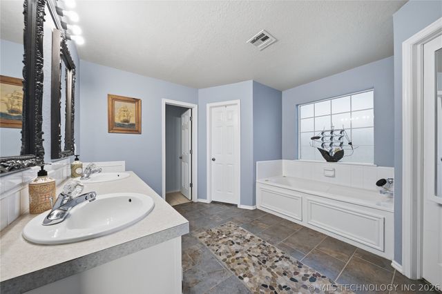 11915 N 108th East Avenue, Collinsville, OK 74021