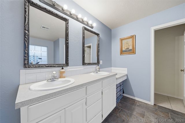 11915 N 108th East Avenue, Collinsville, OK 74021