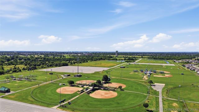 11915 N 108th East Avenue, Collinsville, OK 74021