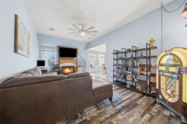 11915 N 108th East Avenue, Collinsville, OK 74021