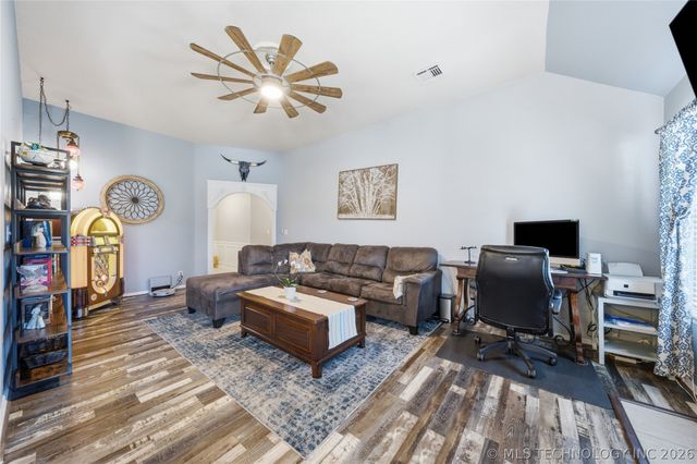 11915 N 108th East Avenue, Collinsville, OK 74021