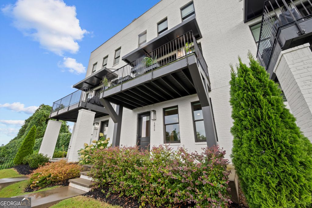 1075 Robert Smalls Way, Atlanta, GA 30318