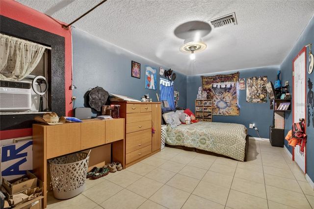 1400 N SIMPSON STREET, Mount Dora, FL 32757